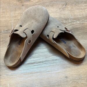 Birkenstock women’s Boston Suede Slip-Ons - taupe Size 40/9
